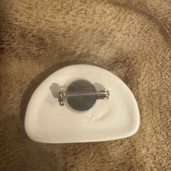 Ceramic Sheep Brooch Made in Ireland - Picture 3 of 3